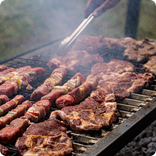 Italian idioms you can’t translate literally, mettere troppa carne al fuoco - Lara Translate